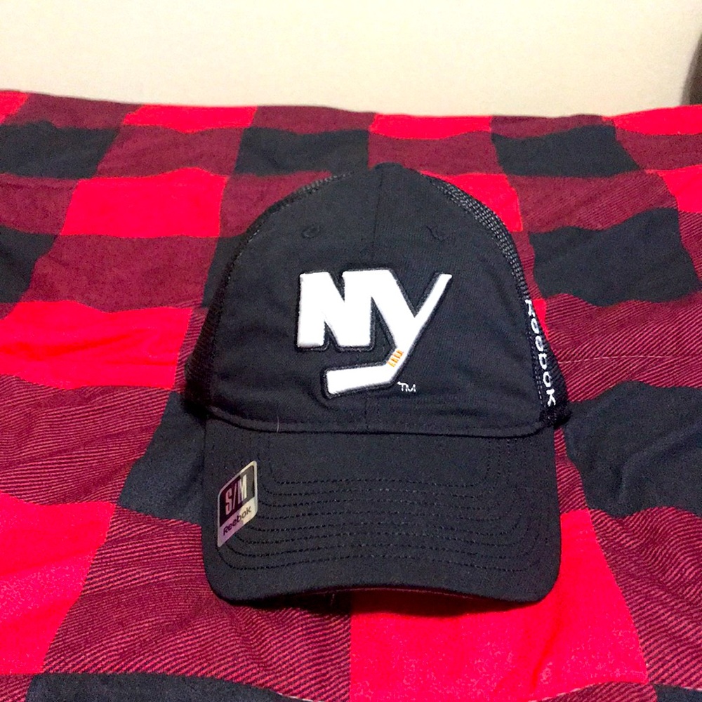Stretch fit hat